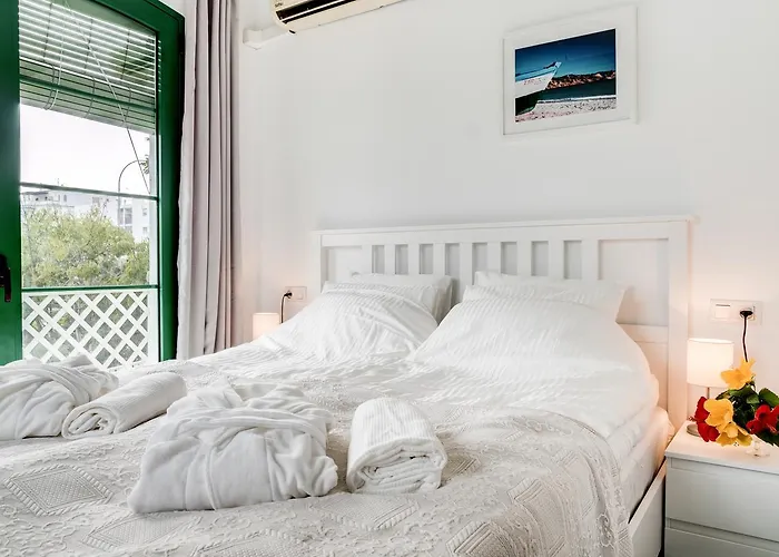 Beneste Nerja Hostal Отель Нерха