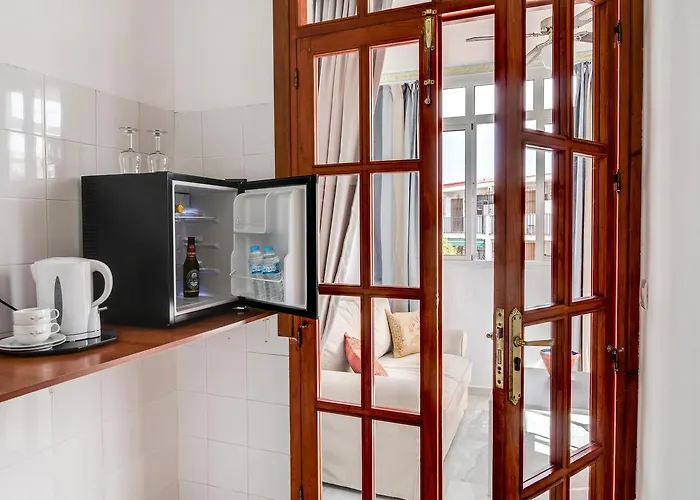 Отель Beneste Nerja Hostal