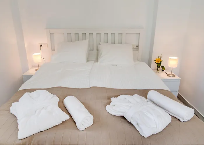 Beneste Nerja Hostal Нерха