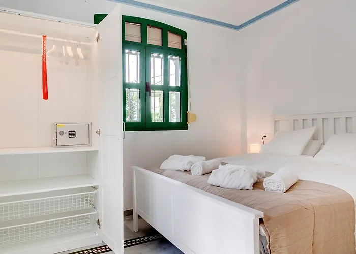 Beneste Nerja Hostal Нерха